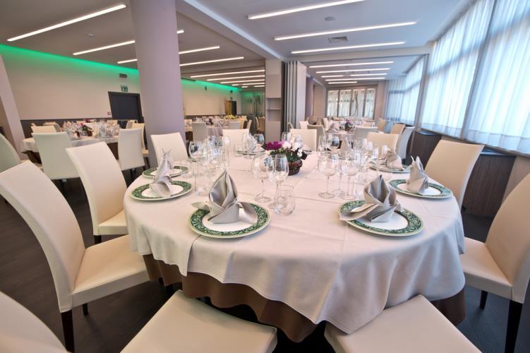 Salón de banquetes Salon reformado para ceremonias y eventos