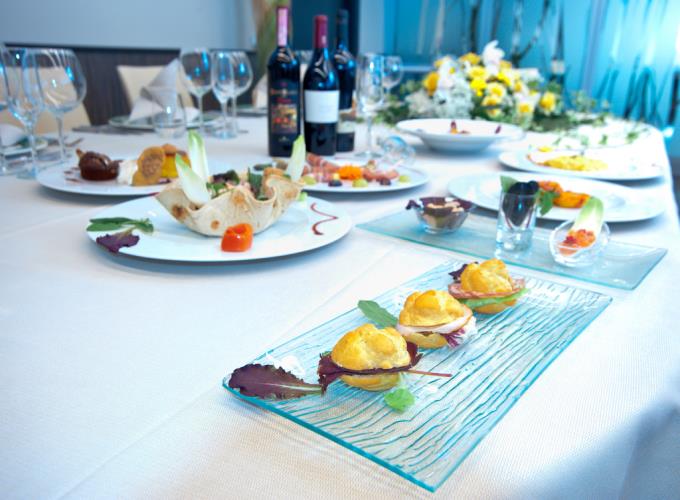 Reconocido restaurante Restaurante con un menú del día, a la carta, vegetarianos, celiacos, niños, buffet